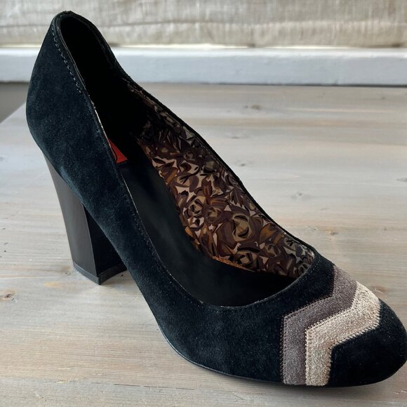 Missoni for Target Black Suede with Tan Zigzag Pumps - Picture 3 of 8